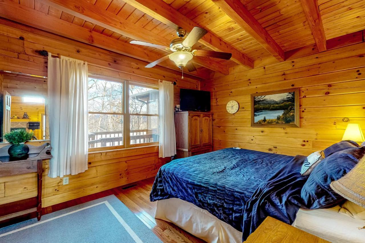 Lazy Bear Lodge Sevierville Bagian luar foto