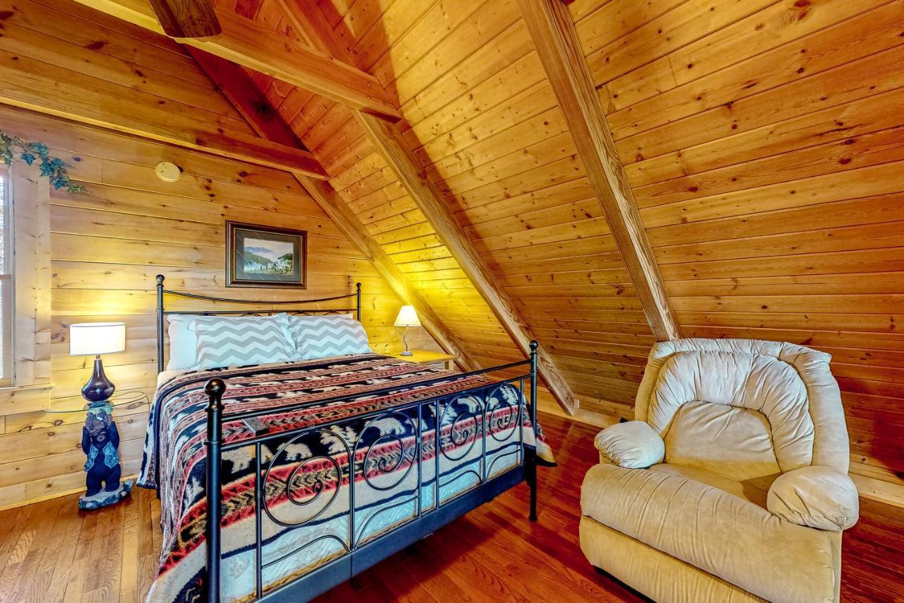 Lazy Bear Lodge Sevierville Bagian luar foto